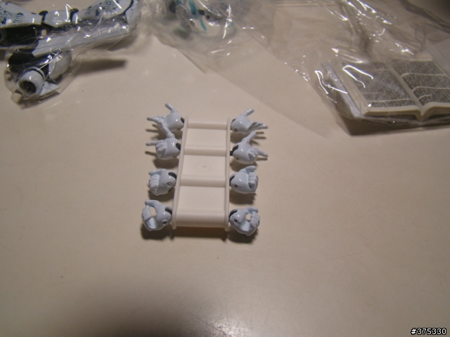 不專業的開箱~日本迪士尼3D動畫 FireBall 火球 大小姐機器人-多羅茲塞露