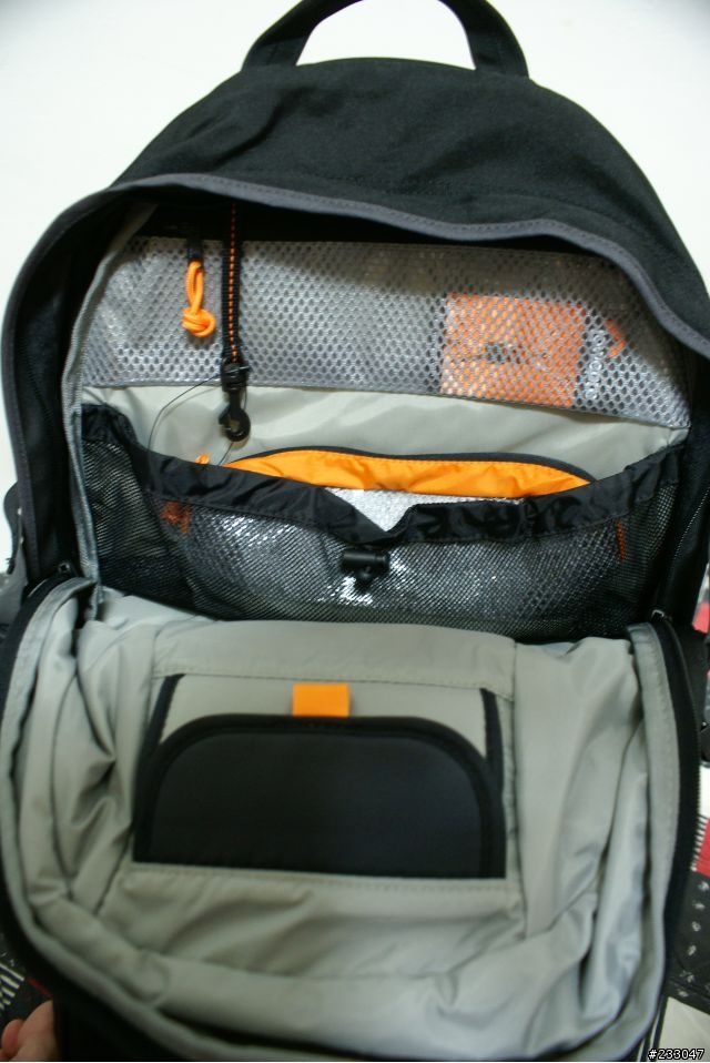 [新包入荷]工作與玩樂的完美結合-Lowepro CompuRover AW 攝影後背背包