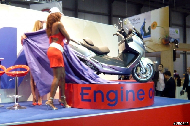 "新FIGHTER發表"  09 EICMA (感謝KTFFTP大大)