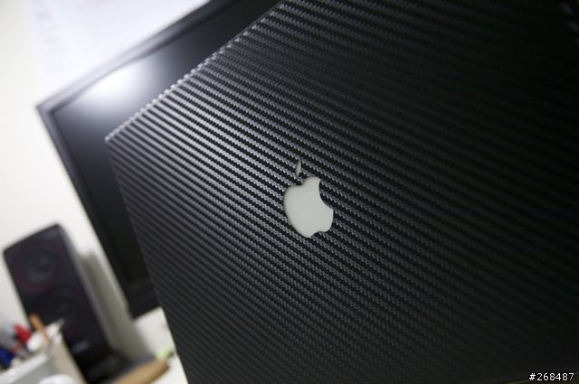[分享] Macbook Pro Carbonized! 舊麥書也來碳纖化