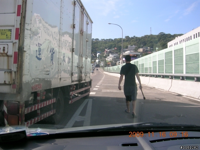 有圖有真相，遇到惡意貨車攻擊時的應對與事後處理??-end-欲回文者煩請先閱畢全文-感謝-