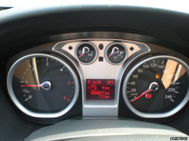 09 5D FOCUS TDCI(半開箱照)