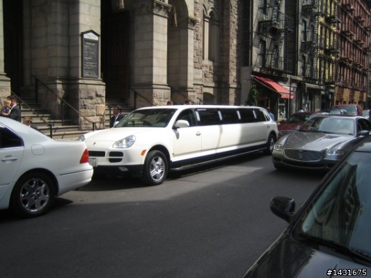 您看過車子帶保險套嗎 & Lexus Porsche Limo