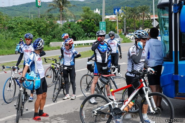 09年10月11日台南墾丁150k星光團車友寫真(感謝牛仔小東店提供)