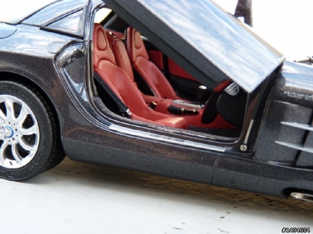 模型車收藏分享[021-CMC-M045B, 1/18, Mercedes-Benz SLR McLaren coupe, anthracyte, 2003]