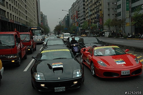 為明天台中蒙地拿開幕先暖身~回顧一下60週年時的台北Ferrari遊行吧!