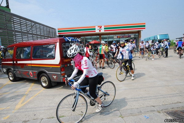 09年10月11日台南墾丁150k星光團車友寫真(感謝牛仔小東店提供)