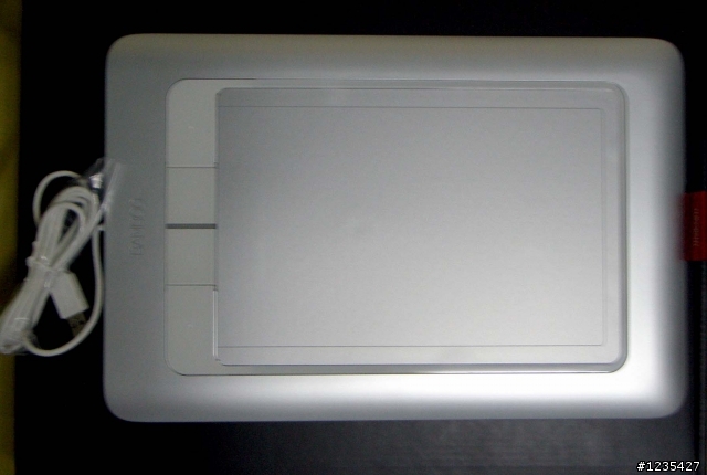 {開箱}新入手的WACOM 繪圖板