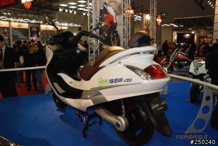09 EICMA "韓國-曉星 GV 700i"