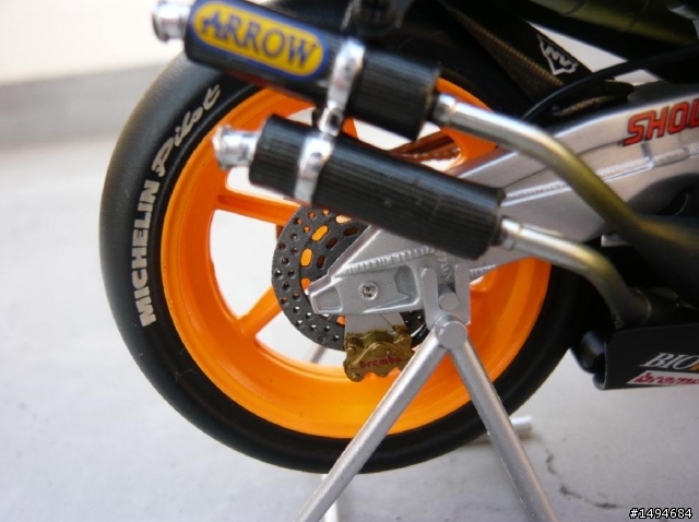 模型車收藏分享[012-Minichamps, 1/12, 小飛俠 Rossi, Moto GP 機車]