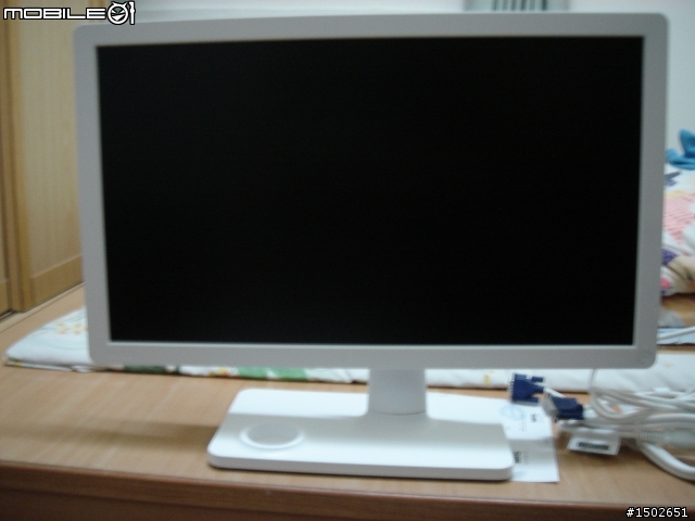 [超不專業新手開箱文] BenQ V2400Eco 螢幕開箱