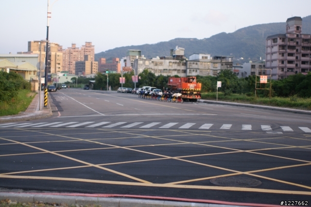 這是我看過最長的腳踏車...