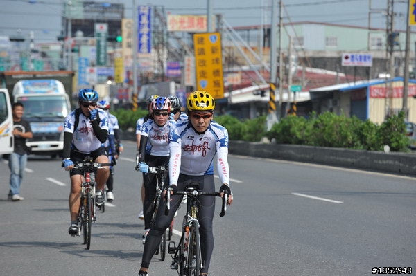 09年10月11日台南墾丁150k星光團車友寫真(感謝牛仔小東店提供)