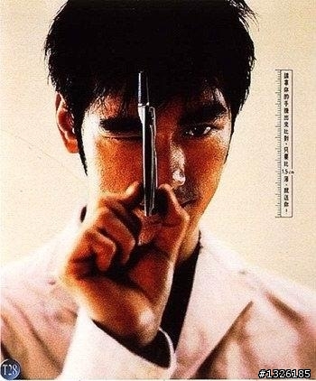 每台提款機前面都有警察守著？在幹嘛？