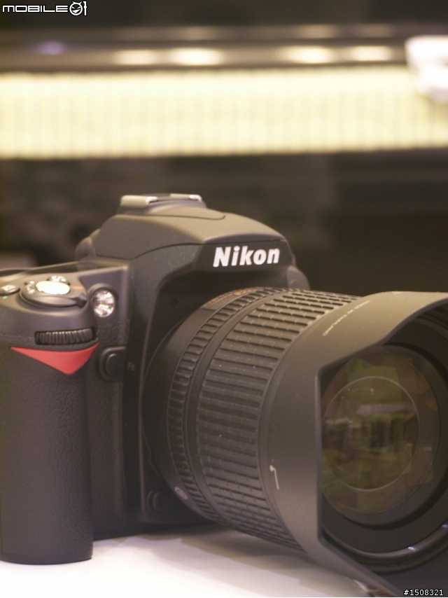 11/13 NIKON D90 + 18-105mm 開箱文