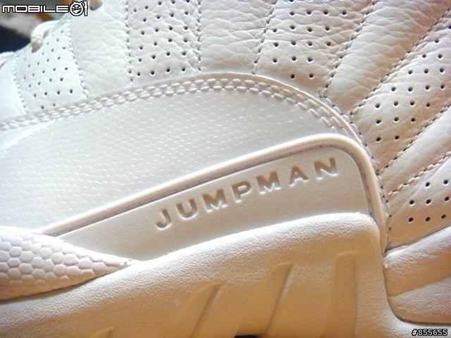 [簡單開箱]Jordan 12 Retro 全白(圖多)