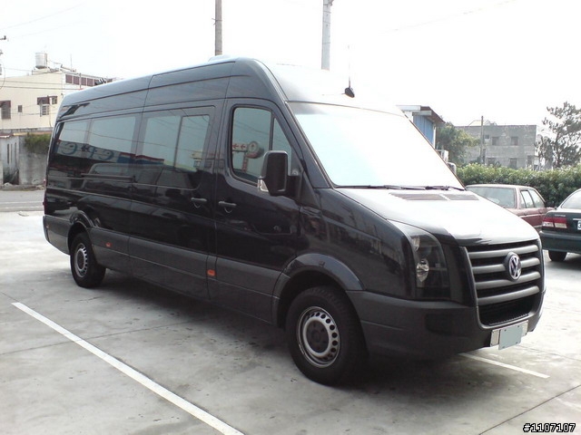 驚見!! 好大一台的VW Crafter TDI