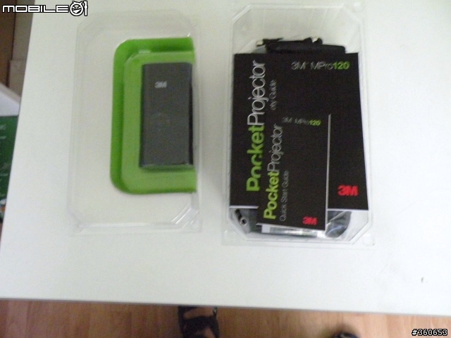 [簡單開箱]50吋行動大螢幕 ----- 3M Mpro 120 微型投影機
