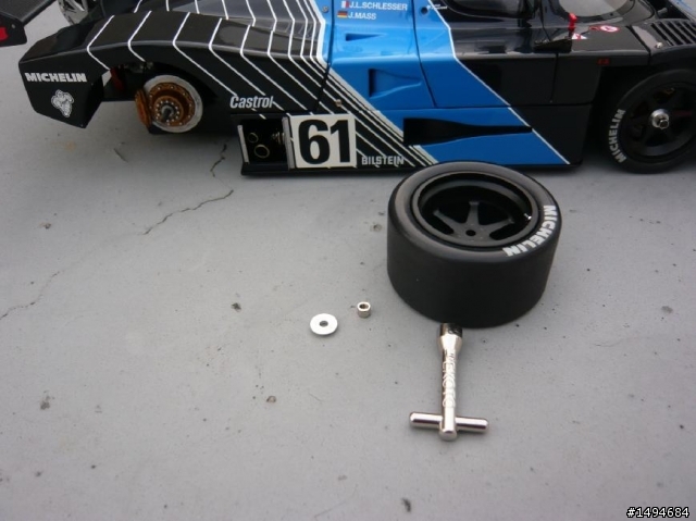 模型車收藏分享[018-Exoto-RLG19190, 1/18, Sauber-Mercedes C9 #61, 1988]