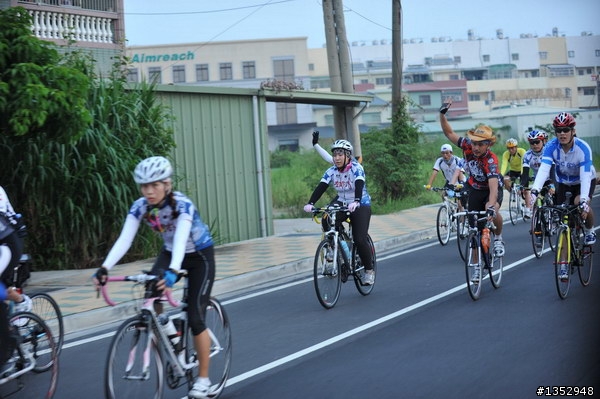 09年10月11日台南墾丁150k星光團車友寫真(感謝牛仔小東店提供)