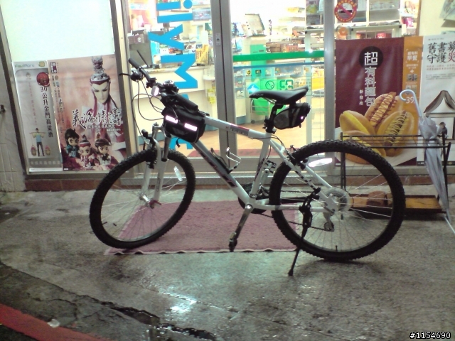 我的FUJI NEVADA3.0新車 [左踏板有異音]~被車行老闆15秒解決