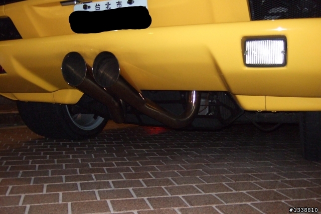 我也有拍到君悅那台430Scuderia  但.........馬走了  來了更猛的  連430車主都忍不住拍牠幾張