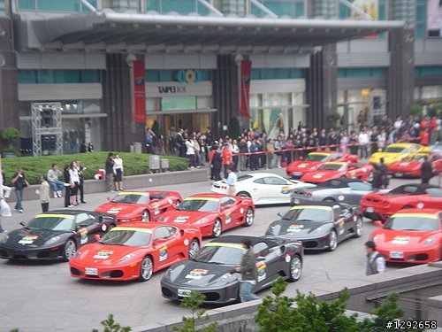 為明天台中蒙地拿開幕先暖身~回顧一下60週年時的台北Ferrari遊行吧!