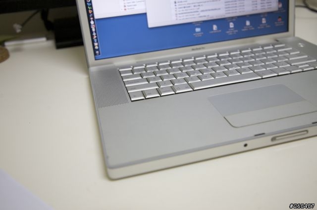 [分享] Macbook Pro Carbonized! 舊麥書也來碳纖化