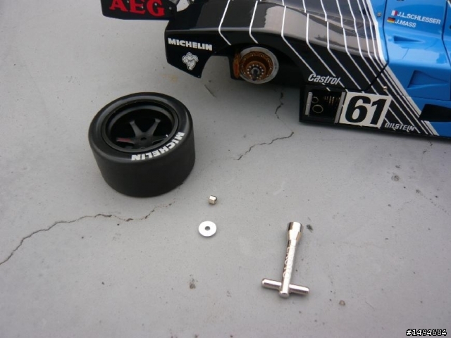 模型車收藏分享[018-Exoto-RLG19190, 1/18, Sauber-Mercedes C9 #61, 1988]