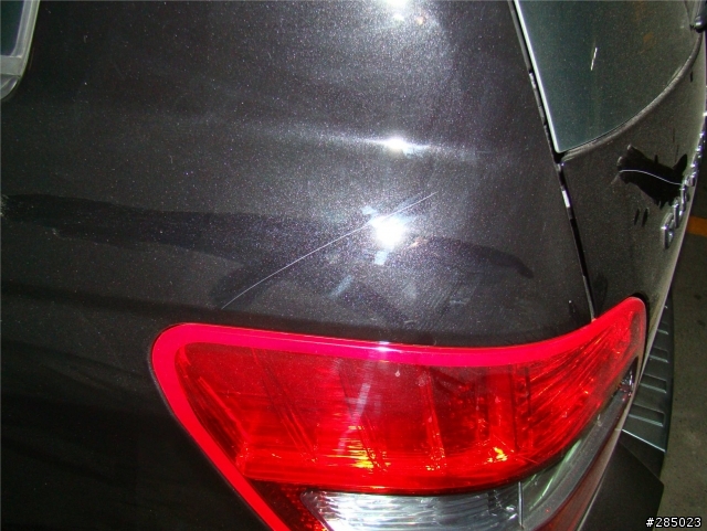 新車停自家車庫 居然被蓄意刮傷 +兇嫌圖檔 11月6日最後更新