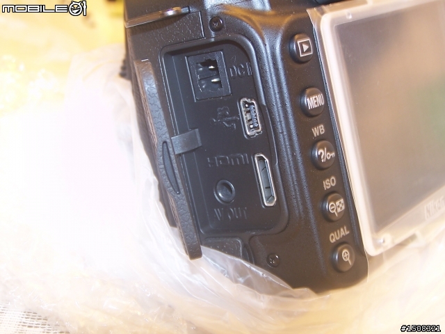 11/13 NIKON D90 + 18-105mm 開箱文