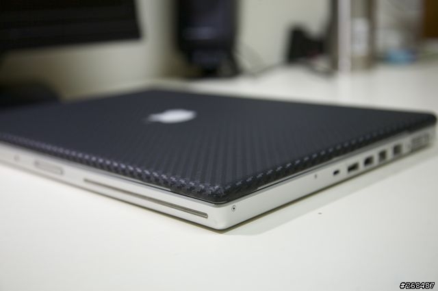 [分享] Macbook Pro Carbonized! 舊麥書也來碳纖化