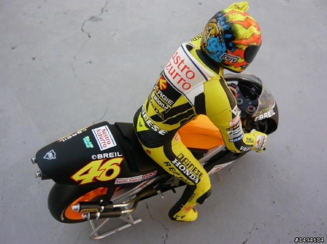 模型車收藏分享[012-Minichamps, 1/12, 小飛俠 Rossi, Moto GP 機車]