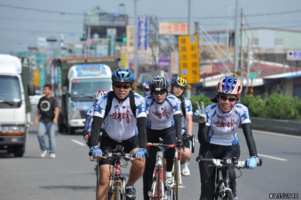 09年10月11日台南墾丁150k星光團車友寫真(感謝牛仔小東店提供)