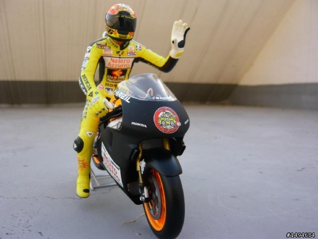 模型車收藏分享[012-Minichamps, 1/12, 小飛俠 Rossi, Moto GP 機車]