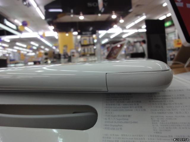 新入手LED MacBook ！
