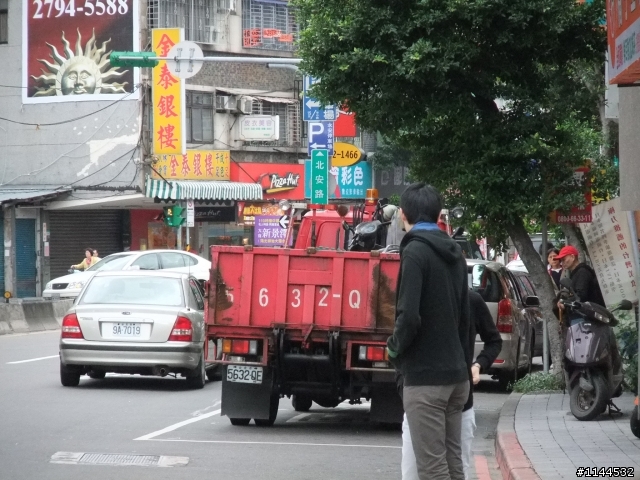 年底罰單開開開~ 大直北安路機車停車小心了!!! (有圖有真相)