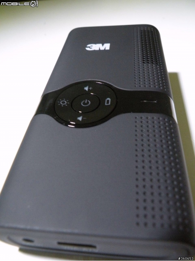 [簡單開箱]50吋行動大螢幕 ----- 3M Mpro 120 微型投影機