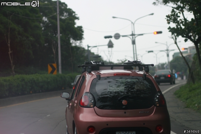 今天去三芝,看到一台奇怪的車,有誰知道這是哪一家的車