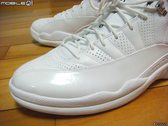 [簡單開箱]Jordan 12 Retro 全白(圖多)