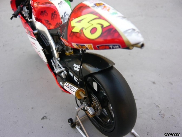 模型車收藏分享[012-Minichamps, 1/12, 小飛俠 Rossi, Moto GP 機車]