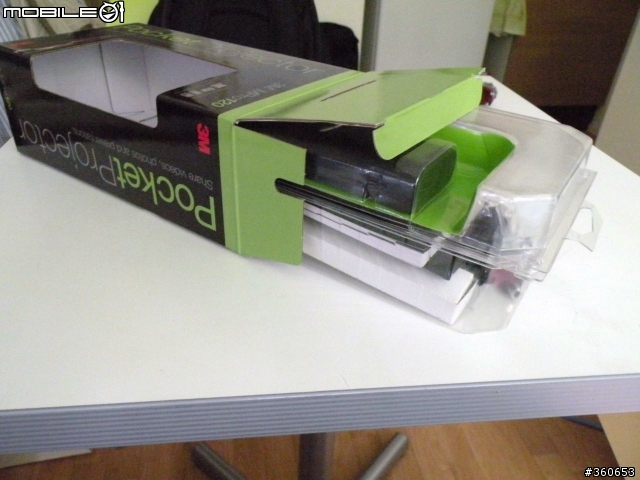 [簡單開箱]50吋行動大螢幕 ----- 3M Mpro 120 微型投影機