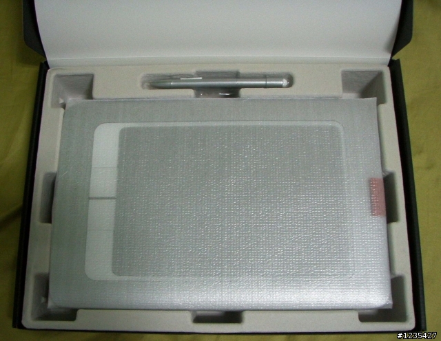 {開箱}新入手的WACOM 繪圖板