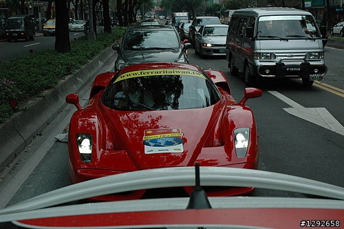 為明天台中蒙地拿開幕先暖身~回顧一下60週年時的台北Ferrari遊行吧!