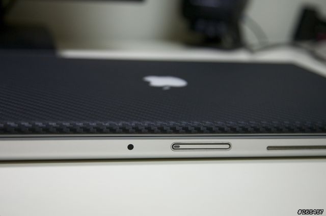 [分享] Macbook Pro Carbonized! 舊麥書也來碳纖化