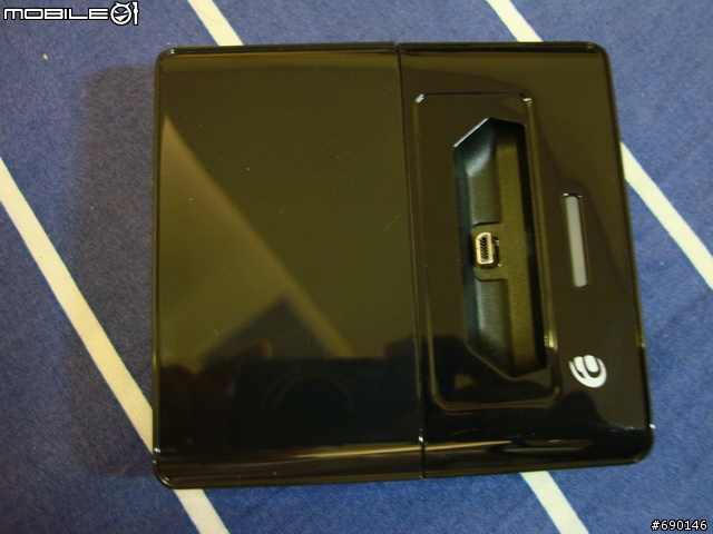[開箱]HTC Hero專用鏡面多功能傳輸座充