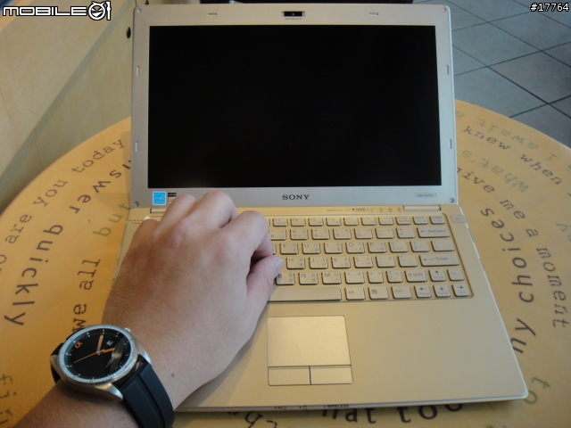 『午後短暫邂逅』Sony VAIO VPCX115LW/N