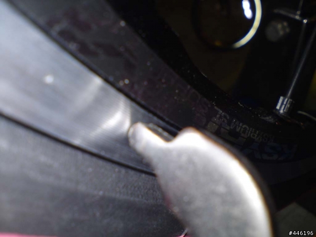 Mavic 輪組問題,不是偏擺,但是整個框偏向一邊,這樣正常嗎?(附上校正台相片)