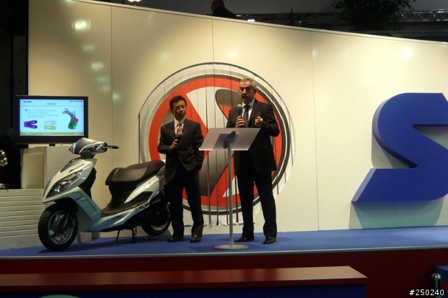 "新FIGHTER發表"  09 EICMA (感謝KTFFTP大大)