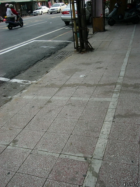 大家覺覺得台南市的自行車專用道~黃色區塊..有何感想呢?(更新照片)